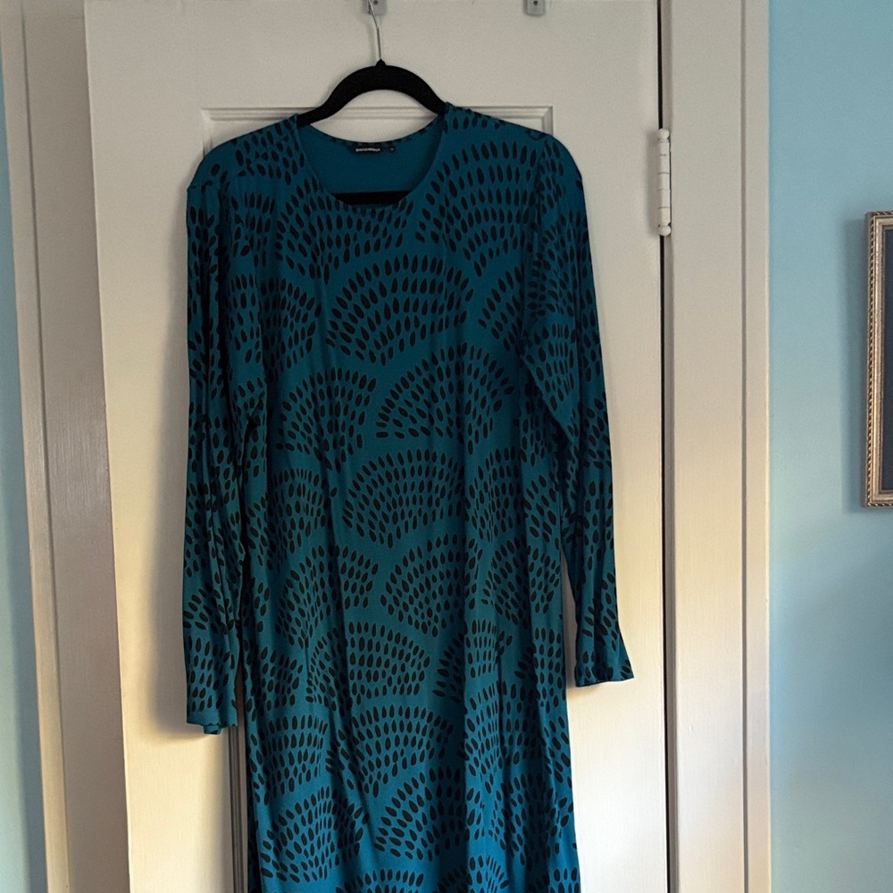 Marimekko dress size XL. Black fan print on teal background.